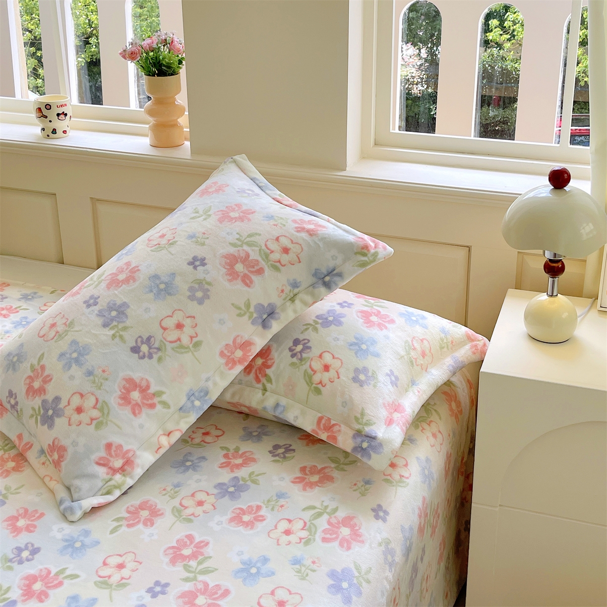 91家纺网 家纺一手货源 找家纺 凯儿家纺 2025新款A类加厚高克重印花牛奶绒单枕套 花在云端