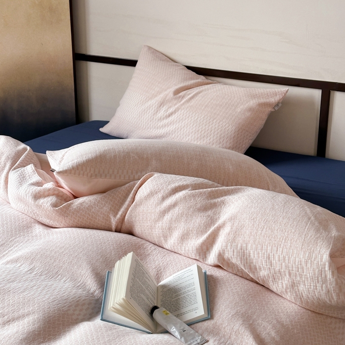 91家纺网 家纺一手货源 找家纺 （总）玛奇朵 2024新品韩国A类侘寂风色织提花双层皱皱纱四件套-流光溢彩系列