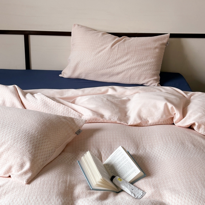 91家纺网 家纺一手货源 找家纺 （总）玛奇朵 2024新品韩国A类侘寂风色织提花双层皱皱纱四件套-流光溢彩系列