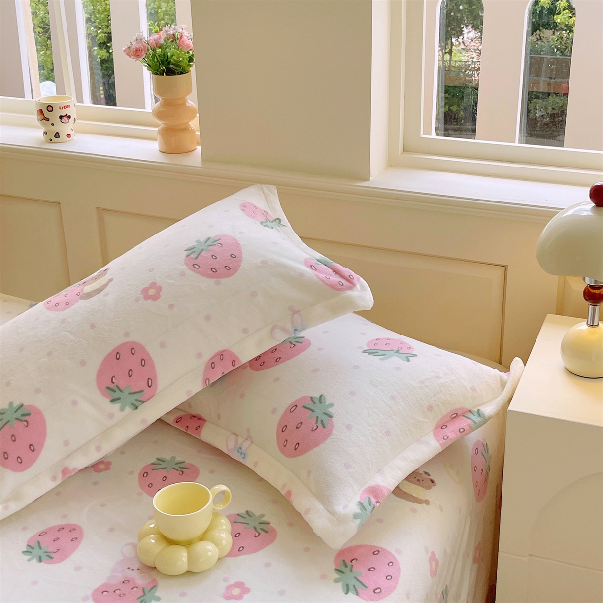 91家纺网 家纺一手货源 找家纺 凯儿家纺 2025新款A类加厚高克重印花牛奶绒单枕套 奶油草莓