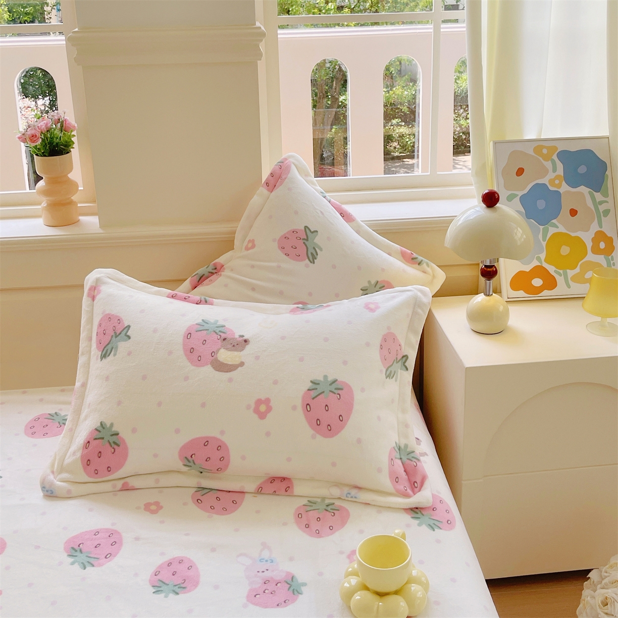 91家纺网 家纺一手货源 找家纺 凯儿家纺 2025新款A类加厚高克重印花牛奶绒单枕套 奶油草莓