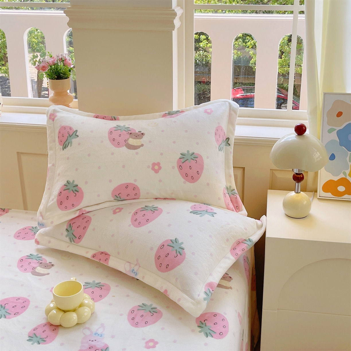91家纺网 家纺一手货源 找家纺 凯儿家纺 2025新款A类加厚高克重印花牛奶绒单枕套 奶油草莓