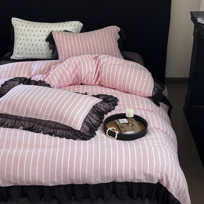 91家纺网 家纺一手货源 找家纺 （总）玛奇朵 2024新品法式蕾丝网纱花边款A类色织皱皱纱系列四件套-梅里达情人