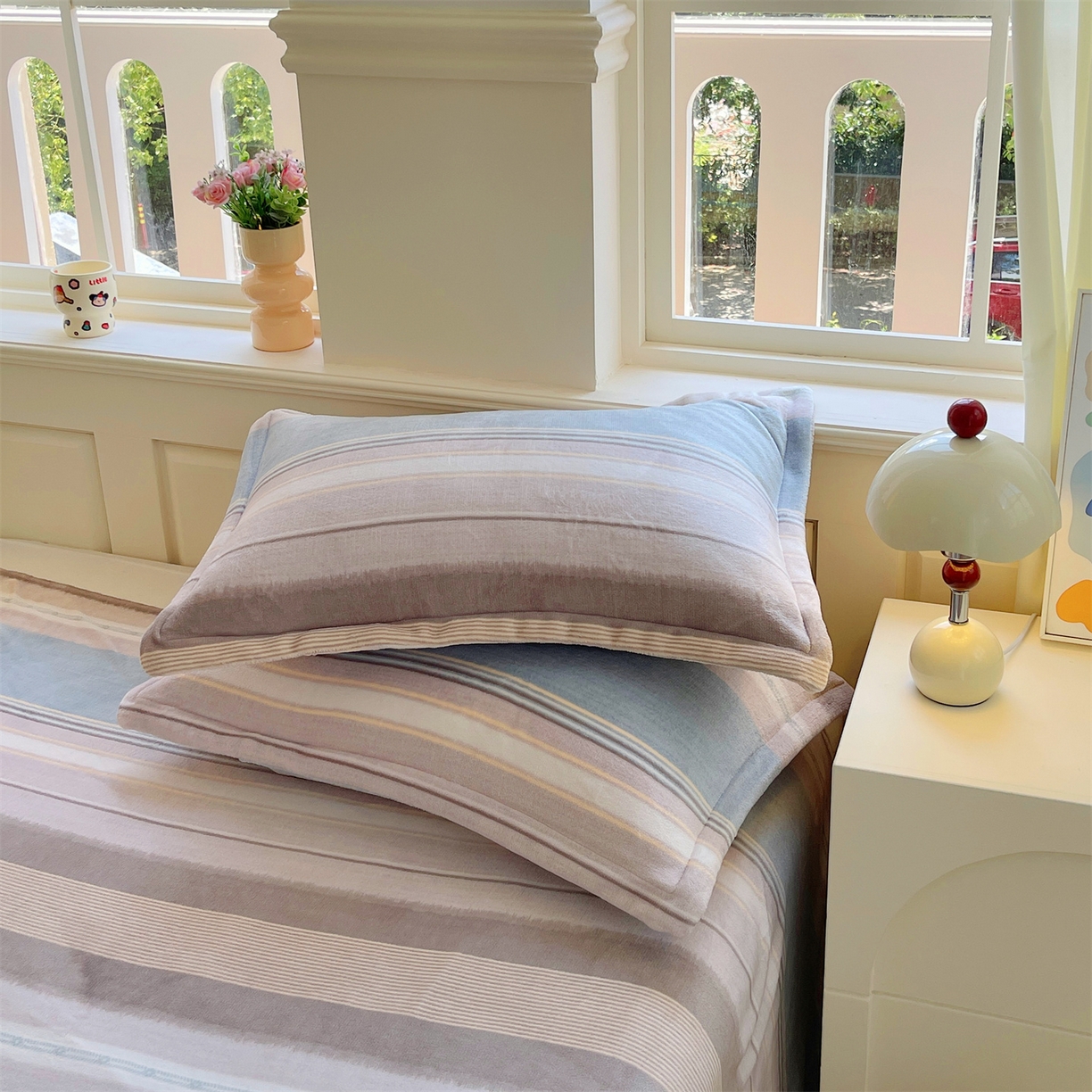 91家纺网 家纺一手货源 找家纺 凯儿家纺 2025新款A类加厚高克重印花牛奶绒单枕套 英伦之旅-兰