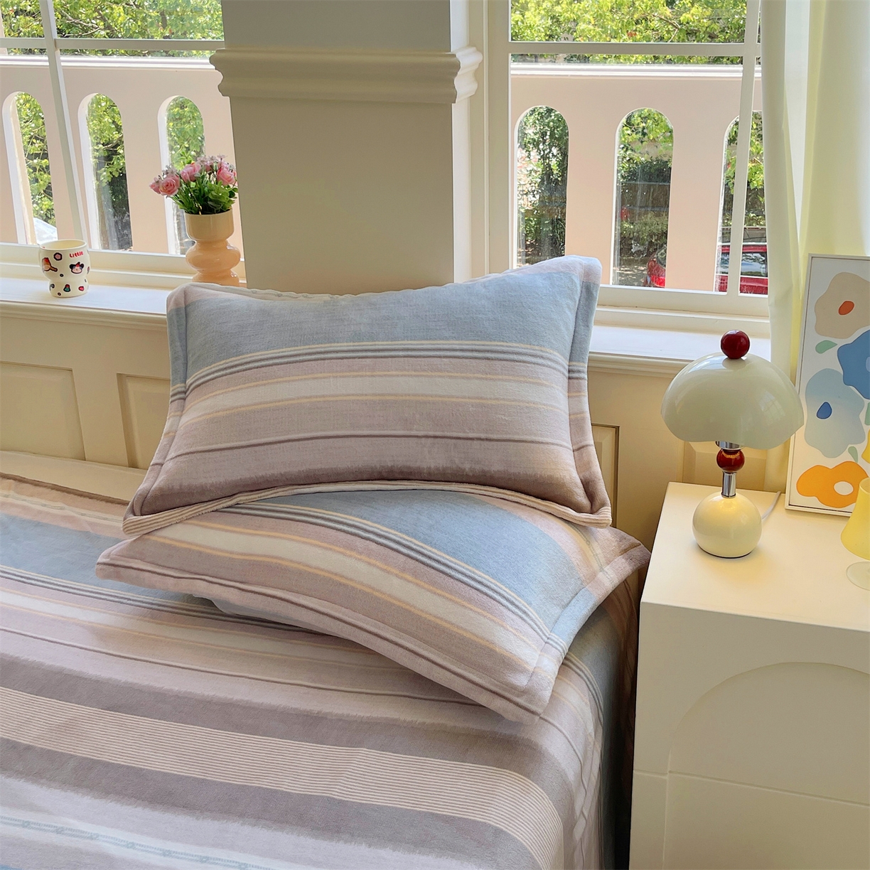 91家纺网 家纺一手货源 找家纺 凯儿家纺 2025新款A类加厚高克重印花牛奶绒单枕套 英伦之旅-兰