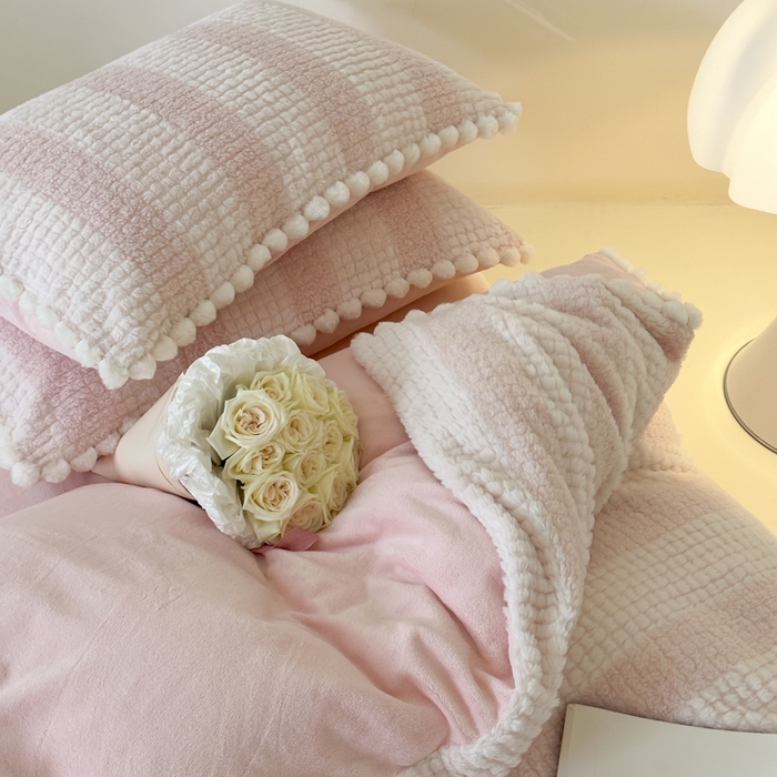 91家纺网 家纺一手货源 找家纺 玛奇朵 2024秋冬新品泰兔绒提花四件套-朵以系列 朵以-粉