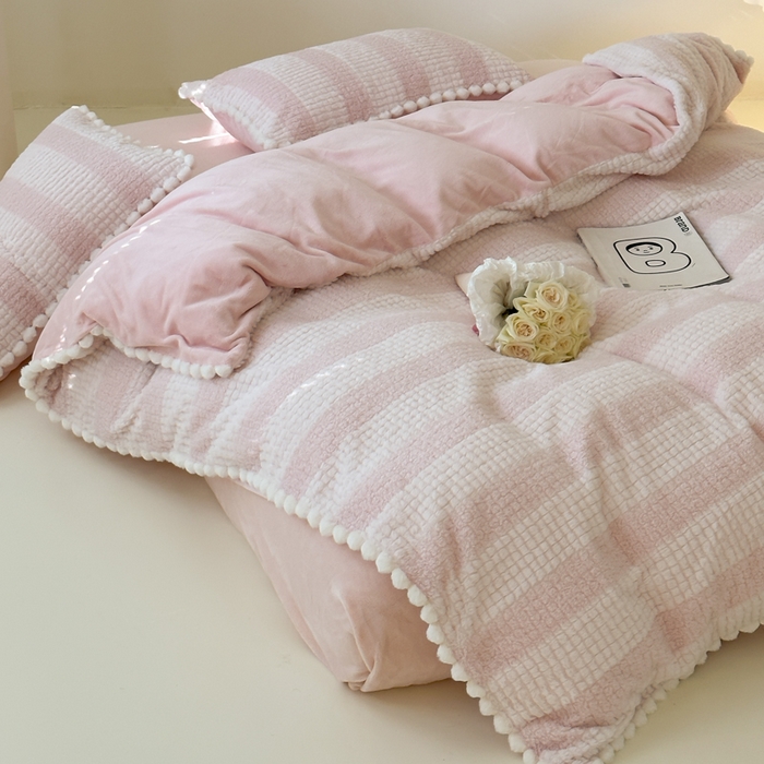 91家纺网 家纺一手货源 找家纺 玛奇朵 2024秋冬新品泰兔绒提花四件套-朵以系列 朵以-粉