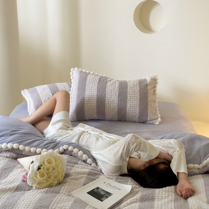 91家纺网 家纺一手货源 找家纺 玛奇朵 2024秋冬新品泰兔绒提花四件套-朵以系列 朵以-紫