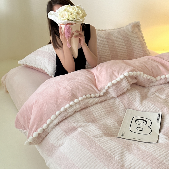 91家纺网 家纺一手货源 找家纺 （总）玛奇朵 2024秋冬新品泰兔绒提花四件套-朵以系列