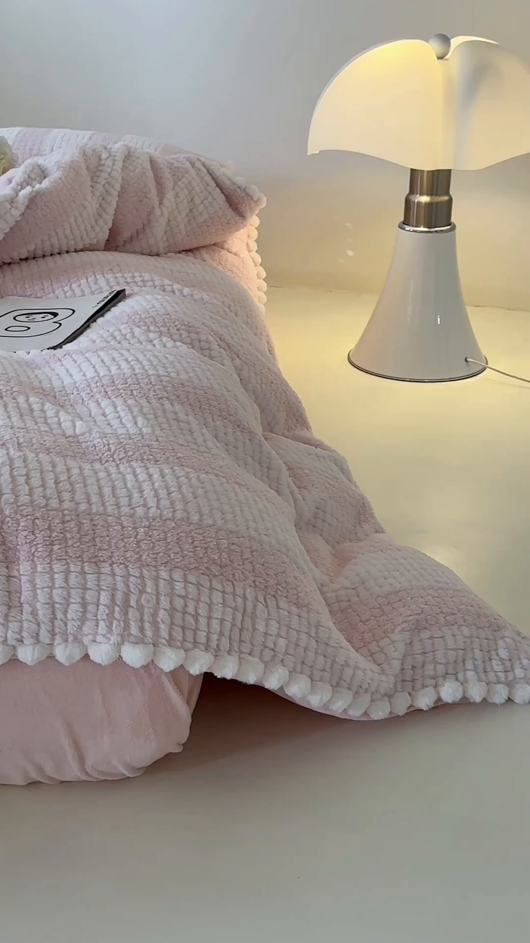 91家纺网 家纺一手货源 找家纺 玛奇朵 2024秋冬新品泰兔绒提花四件套-朵以系列 朵以-粉