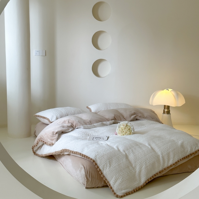 91家纺网 家纺一手货源 找家纺 玛奇朵 2024秋冬新品泰兔绒提花四件套-朵以系列 朵以-白