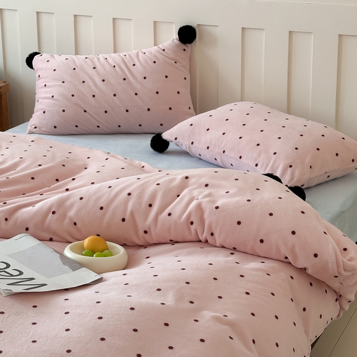 91家纺网 家纺一手货源 找家纺 （总）玛奇朵 2024秋冬新品波点牛奶绒毛球套件四件套