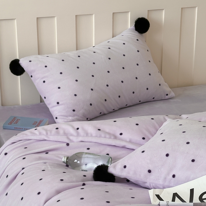 91家纺网 家纺一手货源 找家纺 玛奇朵 2024秋冬新品波点牛奶绒毛球套件四件套 波点-紫