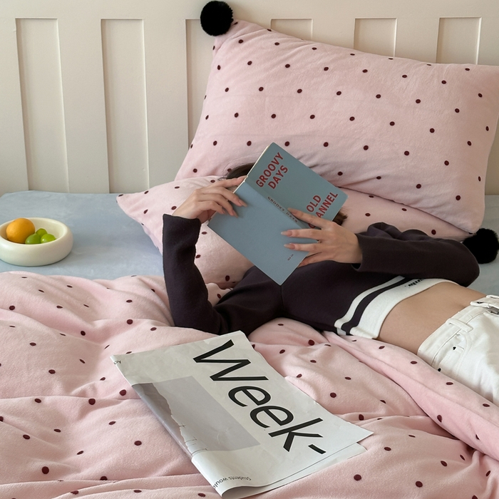 91家纺网 家纺一手货源 找家纺 （总）玛奇朵 2024秋冬新品波点牛奶绒毛球套件四件套