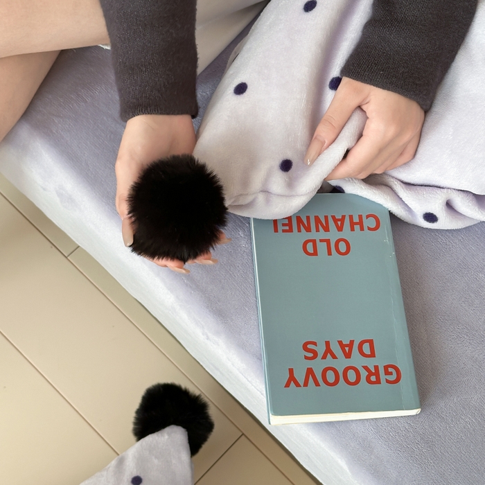 91家纺网 家纺一手货源 找家纺 玛奇朵 2024秋冬新品波点牛奶绒毛球套件四件套 波点-紫