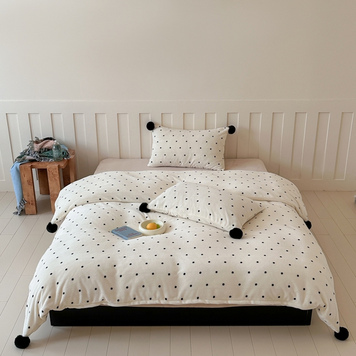 玛奇朵 2024秋冬新品波点牛奶绒毛球套件四件套 波点-奶白