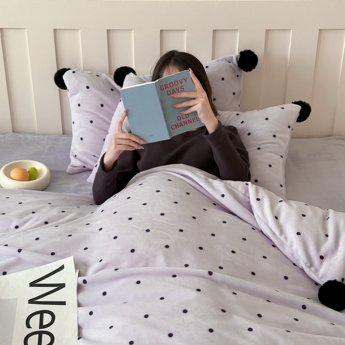 91家纺网 家纺一手货源 找家纺 玛奇朵 2024秋冬新品波点牛奶绒毛球套件四件套 波点-紫