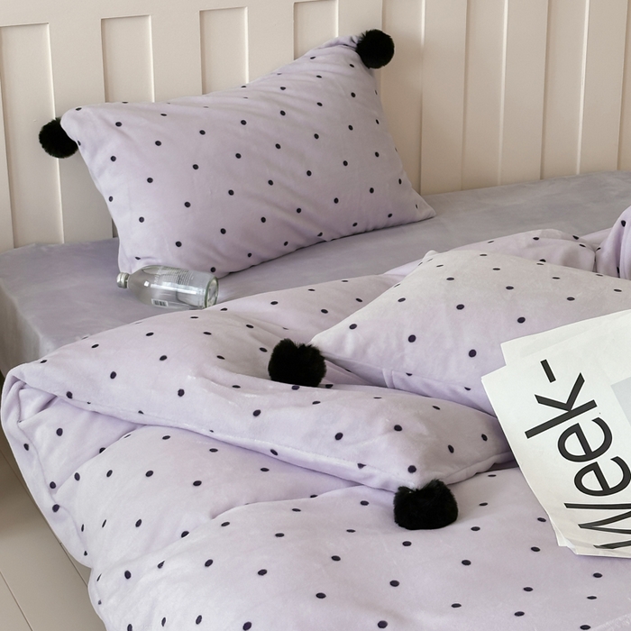 91家纺网 家纺一手货源 找家纺 玛奇朵 2024秋冬新品波点牛奶绒毛球套件四件套 波点-紫