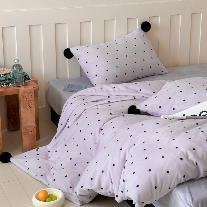 91家纺网 家纺一手货源 找家纺 玛奇朵 2024秋冬新品波点牛奶绒毛球套件四件套 波点-紫