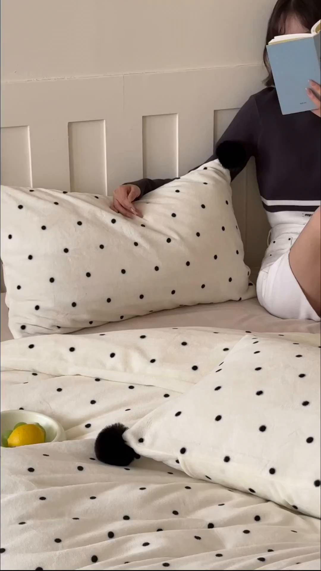 91家纺网 家纺一手货源 找家纺 玛奇朵 2024秋冬新品波点牛奶绒毛球套件四件套 波点-奶白