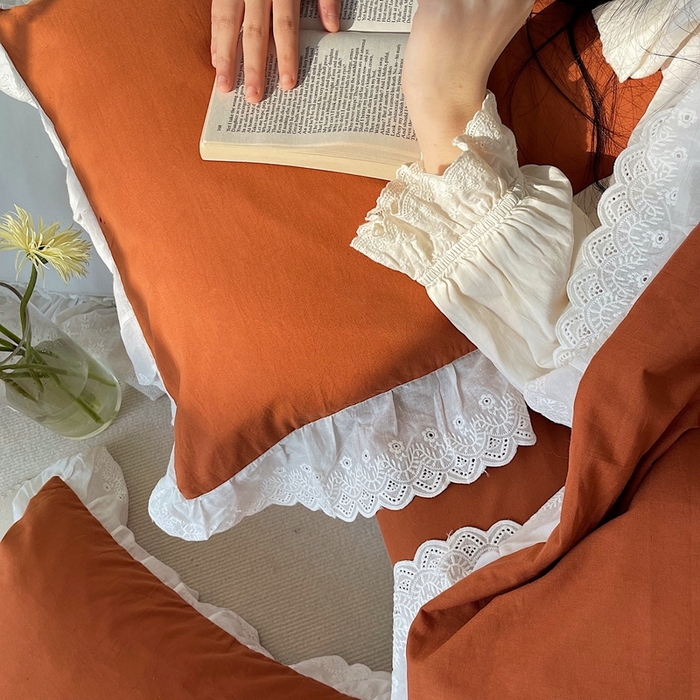 91家纺网 家纺一手货源 找家纺 （总）贝尔 PELLHOME 全棉水洗棉镂空刺绣宽花边套件场景二（可抖音代发）