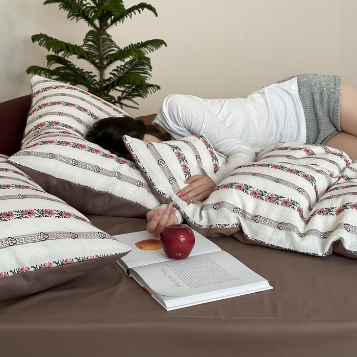 91家纺网 家纺一手货源 找家纺 玛奇朵 2025新品A类纯棉双层纱提花四件套 乌梅子酥