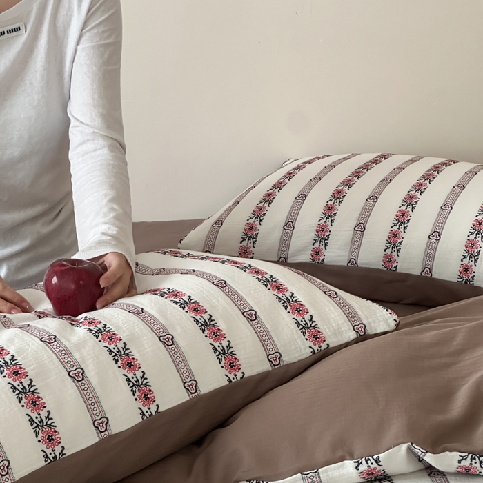 91家纺网 家纺一手货源 找家纺 玛奇朵 2025新品A类纯棉双层纱提花四件套 乌梅子酥