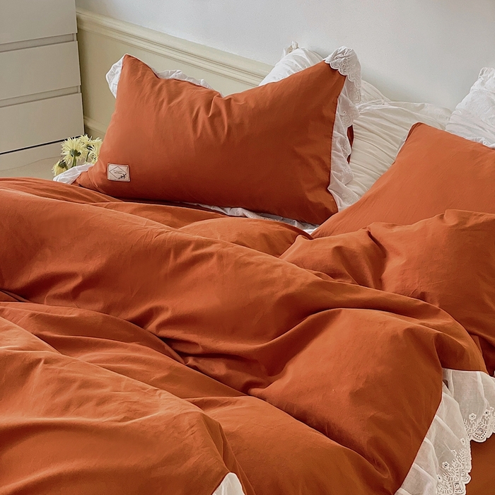 91家纺网 家纺一手货源 找家纺 贝尔 PELLHOME 全棉水洗棉镂空刺绣宽花边套件场景二（可抖音代发） 焦糖桔