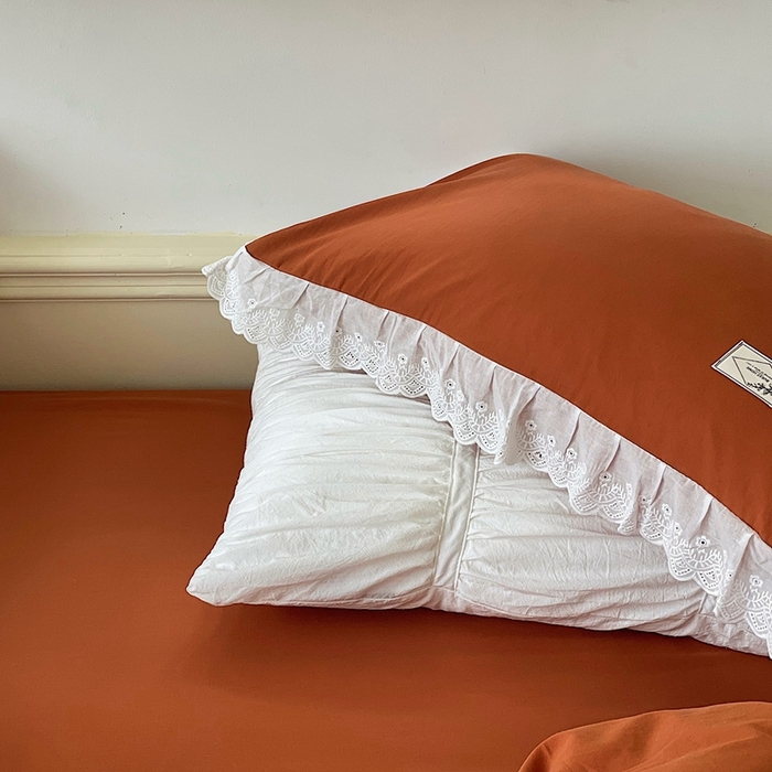 91家纺网 家纺一手货源 找家纺 贝尔 PELLHOME 全棉水洗棉镂空刺绣宽花边套件场景二（可抖音代发） 焦糖桔
