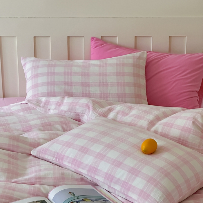 91家纺网 家纺一手货源 找家纺 玛奇朵 2025春夏新品A类全棉水洗色织双层皱纱四件套-森系格纹 森系格纹-白桃粉（粉色床单）