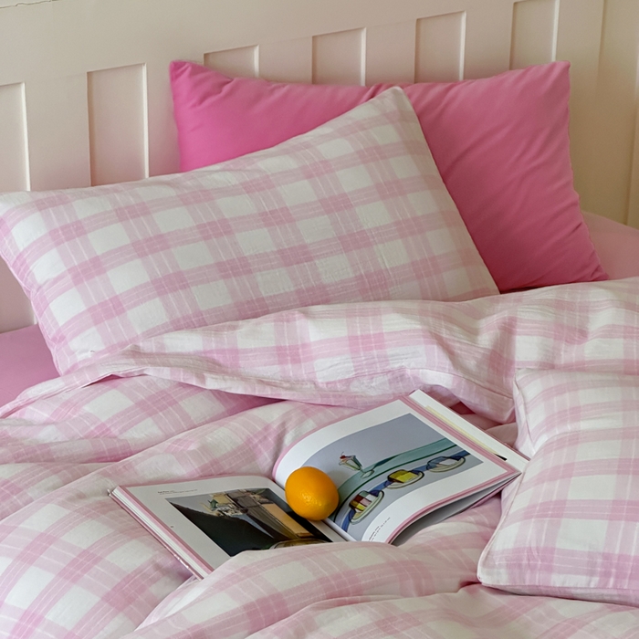 91家纺网 家纺一手货源 找家纺 玛奇朵 2025春夏新品A类全棉水洗色织双层皱纱四件套-森系格纹 森系格纹-白桃粉（粉色床单）