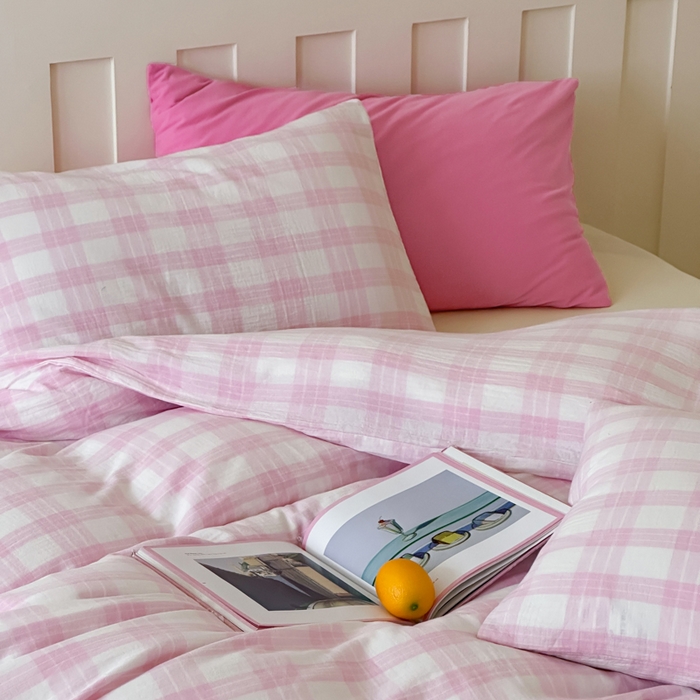 91家纺网 家纺一手货源 找家纺 玛奇朵 2025春夏新品A类全棉水洗色织双层皱纱四件套-森系格纹 森系格纹-白桃粉（黄色床单）