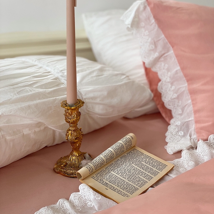 91家纺网 家纺一手货源 找家纺 贝尔 PELLHOME 全棉水洗棉镂空刺绣宽花边套件场景二（可抖音代发） 蜜糖粉