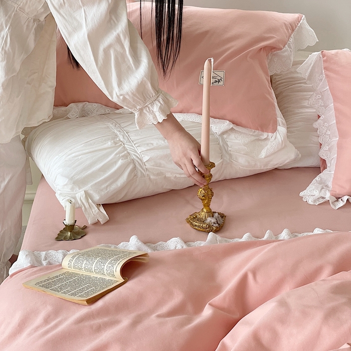 91家纺网 家纺一手货源 找家纺 贝尔 PELLHOME 全棉水洗棉镂空刺绣宽花边套件场景二（可抖音代发） 蜜糖粉