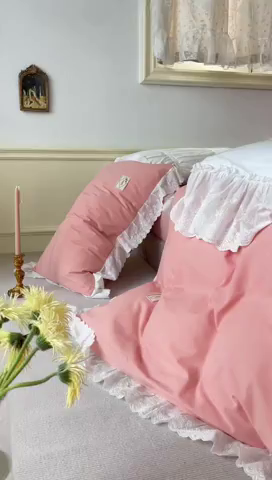 91家纺网 家纺一手货源 找家纺 贝尔 PELLHOME 全棉水洗棉镂空刺绣宽花边套件场景二（可抖音代发） 蜜糖粉