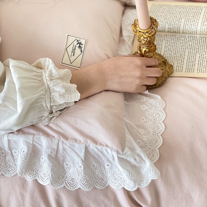 91家纺网 家纺一手货源 找家纺 贝尔 PELLHOME 全棉水洗棉镂空刺绣宽花边套件场景二（可抖音代发） 樱花粉