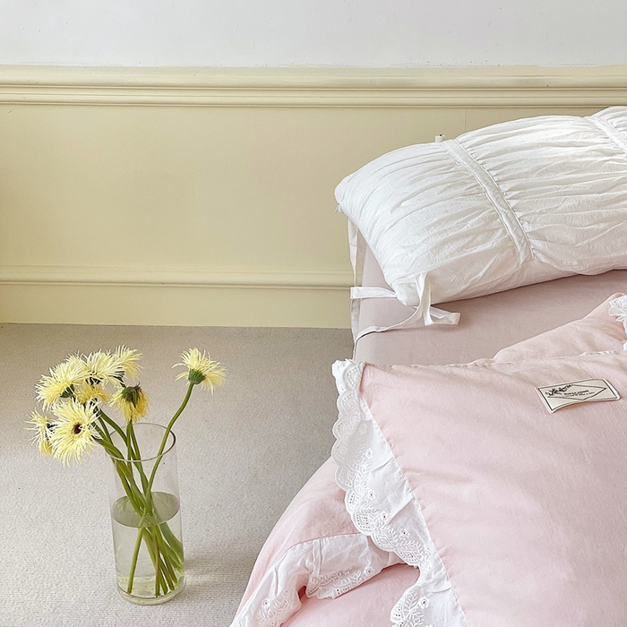 91家纺网 家纺一手货源 找家纺 贝尔 PELLHOME 全棉水洗棉镂空刺绣宽花边套件场景二（可抖音代发） 樱花粉