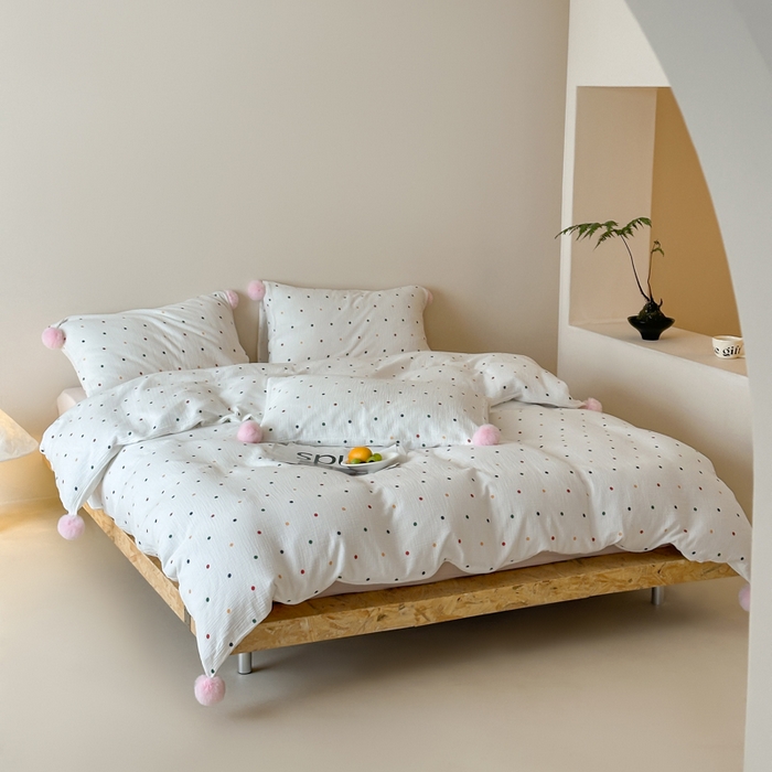 91家纺网 家纺一手货源 找家纺 （总）玛奇朵 2025新品全棉A类双层皱皱纱彩色啵啵四件套-毛球款