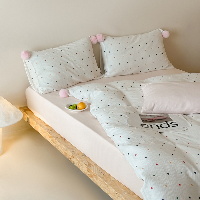 91家纺网 家纺一手货源 找家纺 （总）玛奇朵 2025新品全棉A类双层皱皱纱彩色啵啵四件套-毛球款