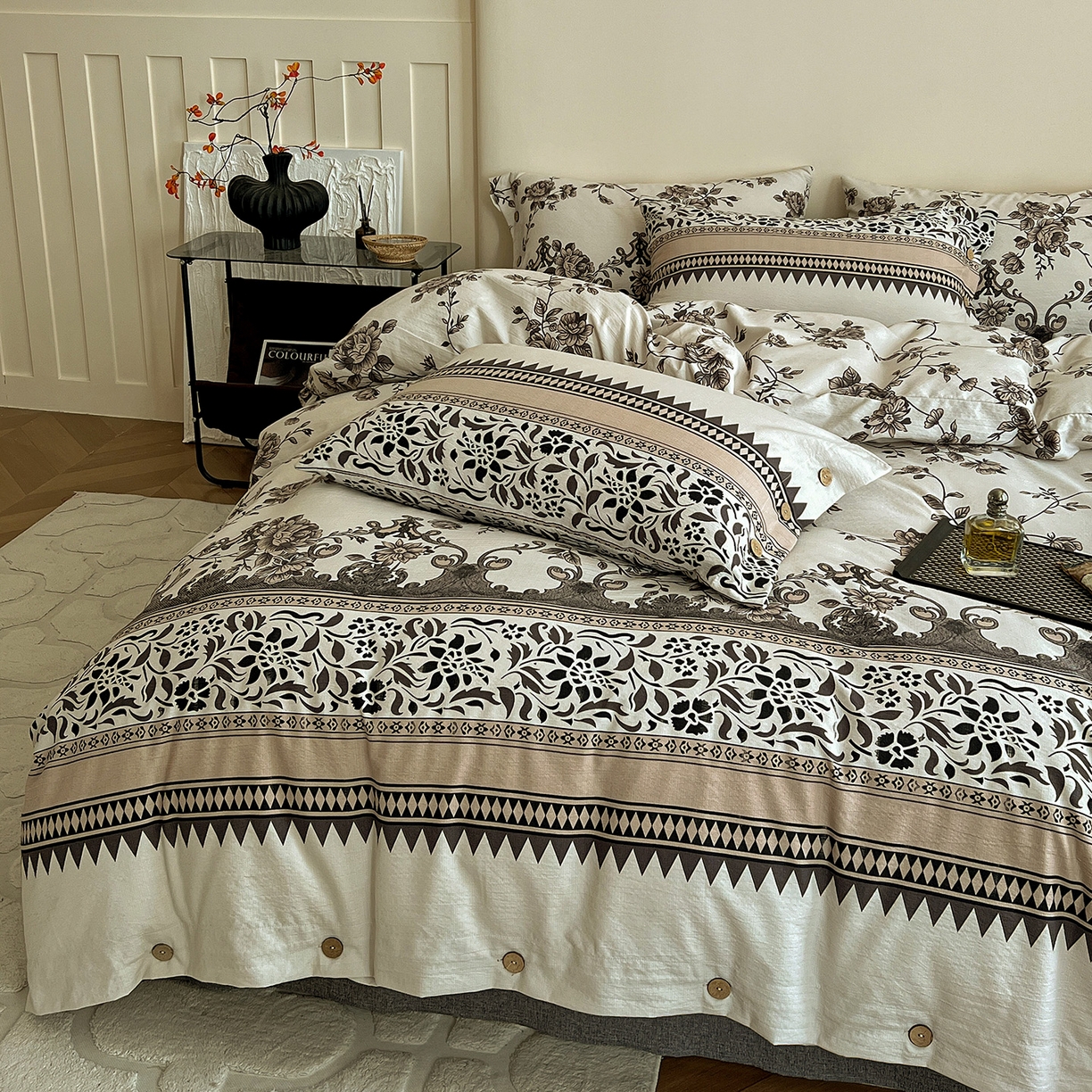 91家纺网 家纺一手货源 找家纺 典曼家纺 2025新款亚麻原麻棉麻纽扣款四件套 粉黛