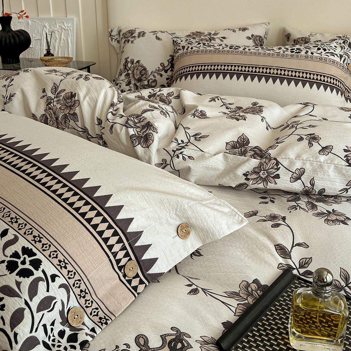 91家纺网 家纺一手货源 找家纺 典曼家纺 2025新款亚麻原麻棉麻纽扣款四件套 粉黛