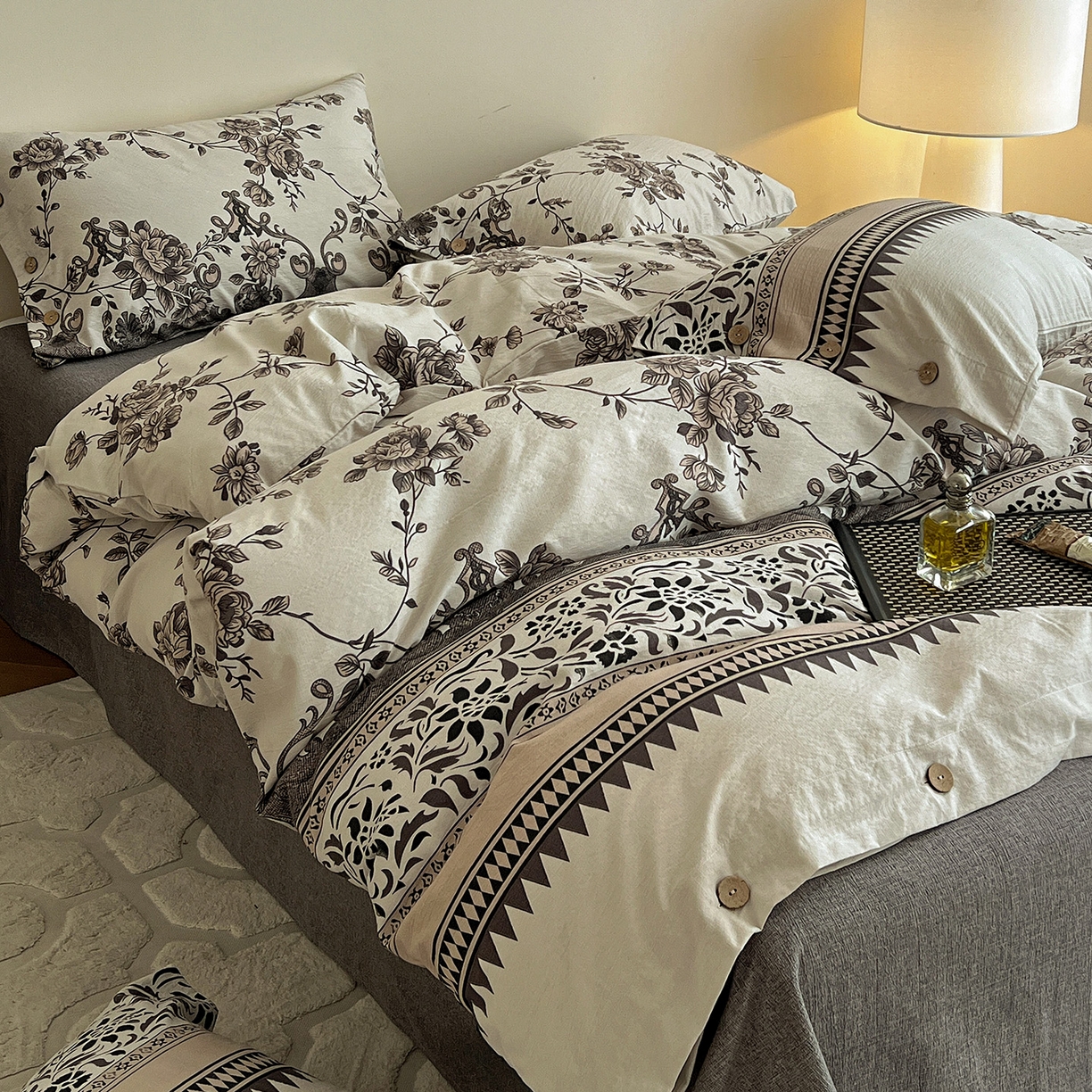 91家纺网 家纺一手货源 找家纺 典曼家纺 2025新款亚麻原麻棉麻纽扣款四件套 粉黛