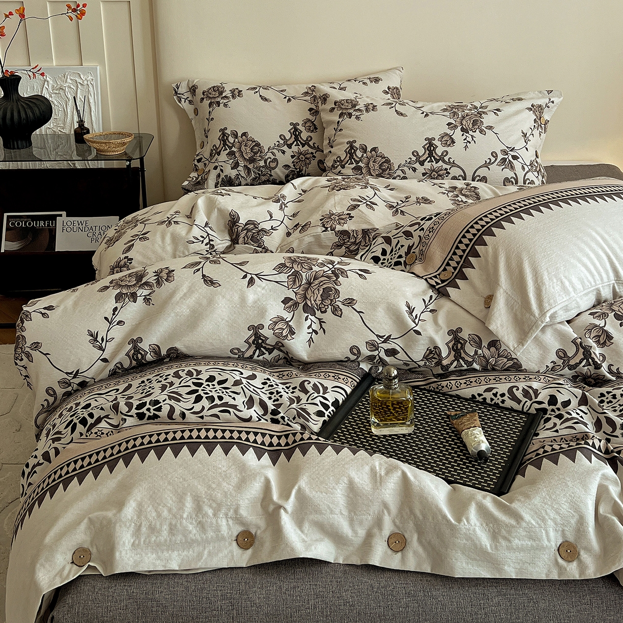 91家纺网 家纺一手货源 找家纺 典曼家纺 2025新款亚麻原麻棉麻纽扣款四件套 粉黛