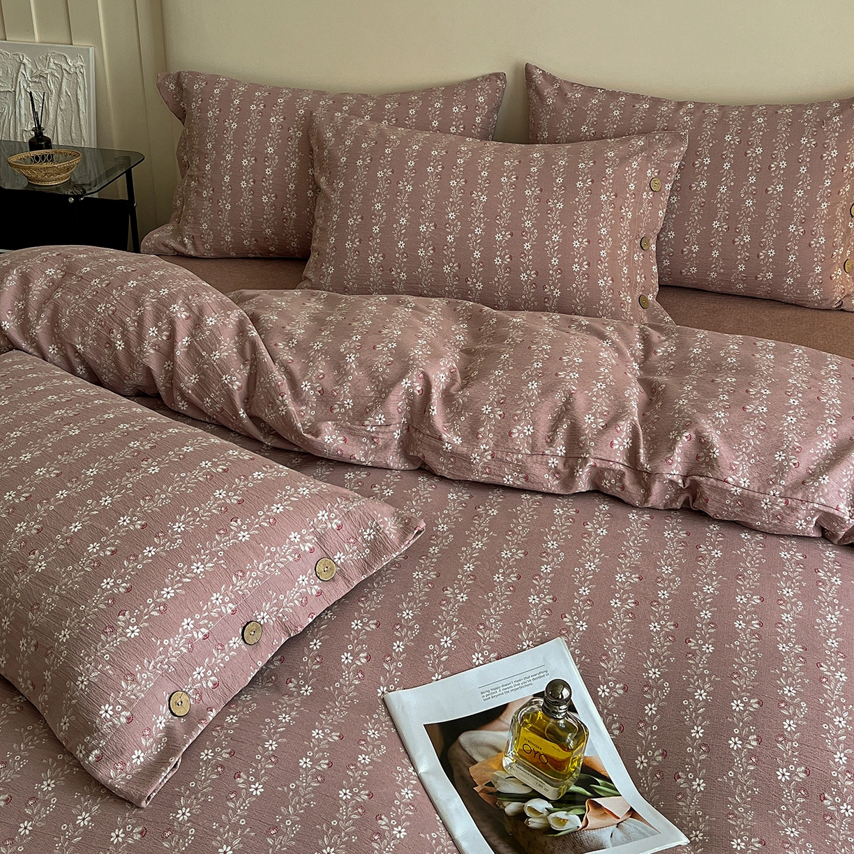 91家纺网 家纺一手货源 找家纺 典曼家纺 2025新款亚麻原麻棉麻纽扣款四件套 复古红