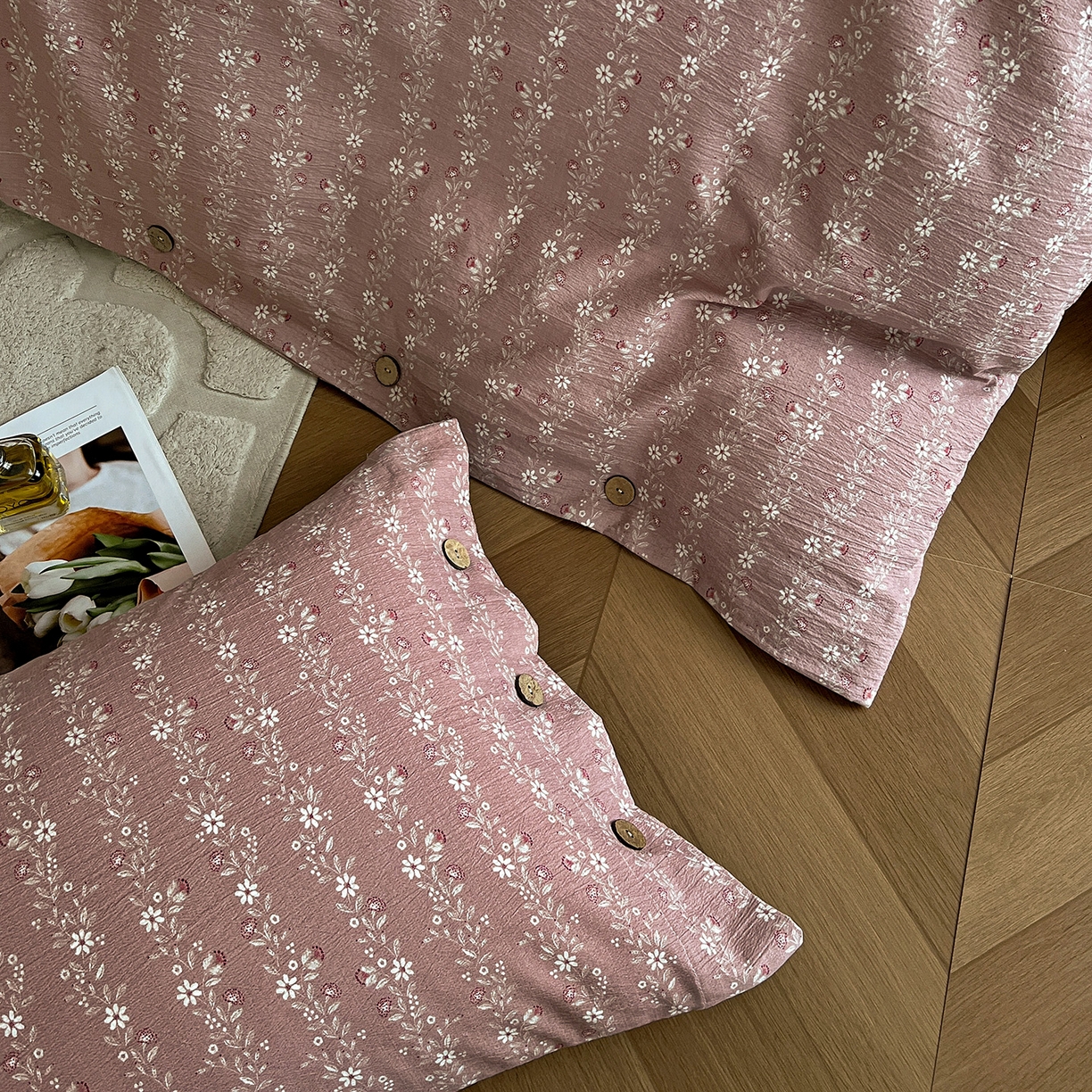 91家纺网 家纺一手货源 找家纺 典曼家纺 2025新款亚麻原麻棉麻纽扣款四件套 复古红