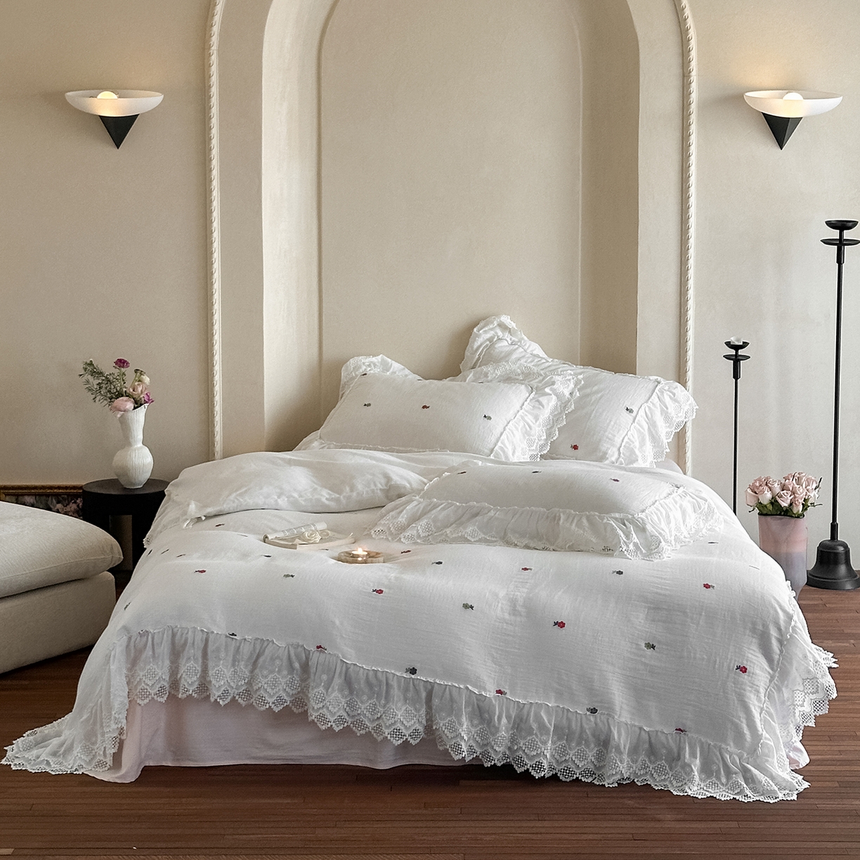 91家纺网 家纺一手货源 找家纺 （总）玛奇朵 2025新品法式蕾丝花边款双层纱提花四件套-花与你