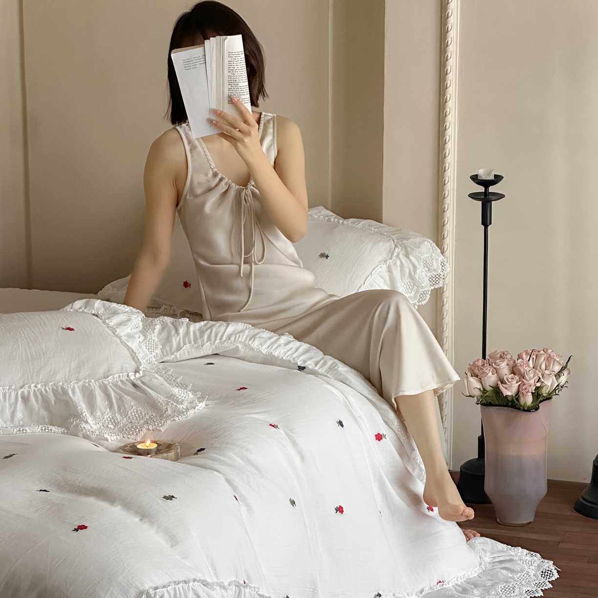 91家纺网 家纺一手货源 找家纺 玛奇朵 2025新品法式蕾丝花边款双层纱提花四件套-花与你 花与你