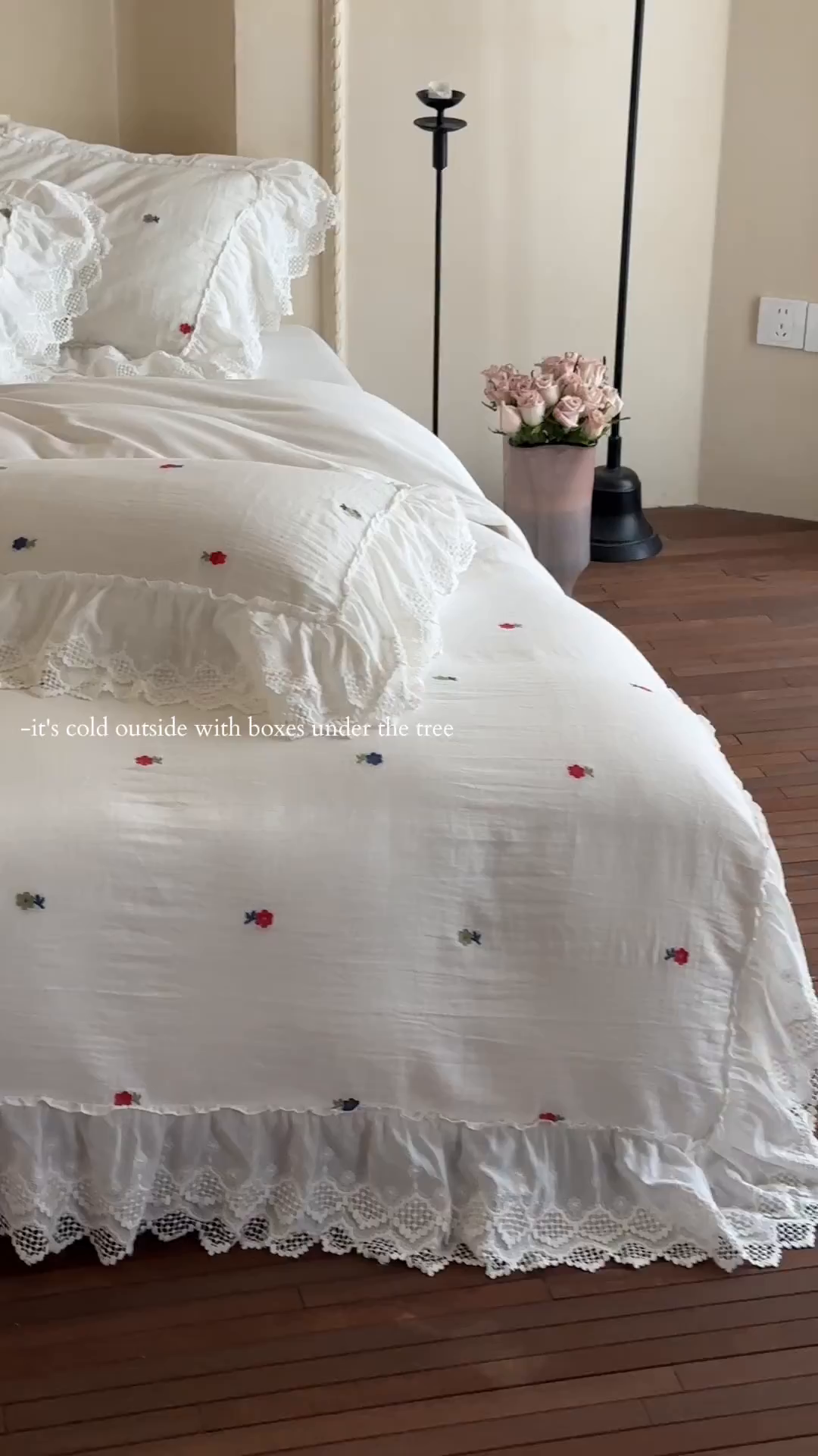 91家纺网 家纺一手货源 找家纺 （总）玛奇朵 2025新品法式蕾丝花边款双层纱提花四件套-花与你