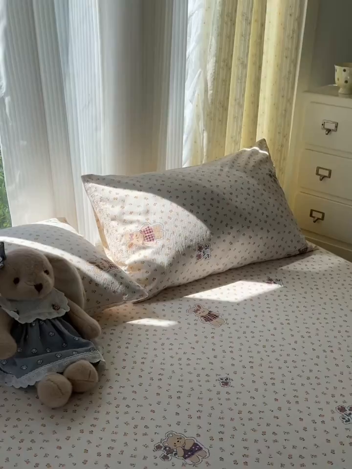 91家纺网 家纺一手货源 找家纺 沐芷 2025 沐芷A类双层纱床笠单件/床笠三件套  床笠款床罩床垫保护套罩 春日小熊