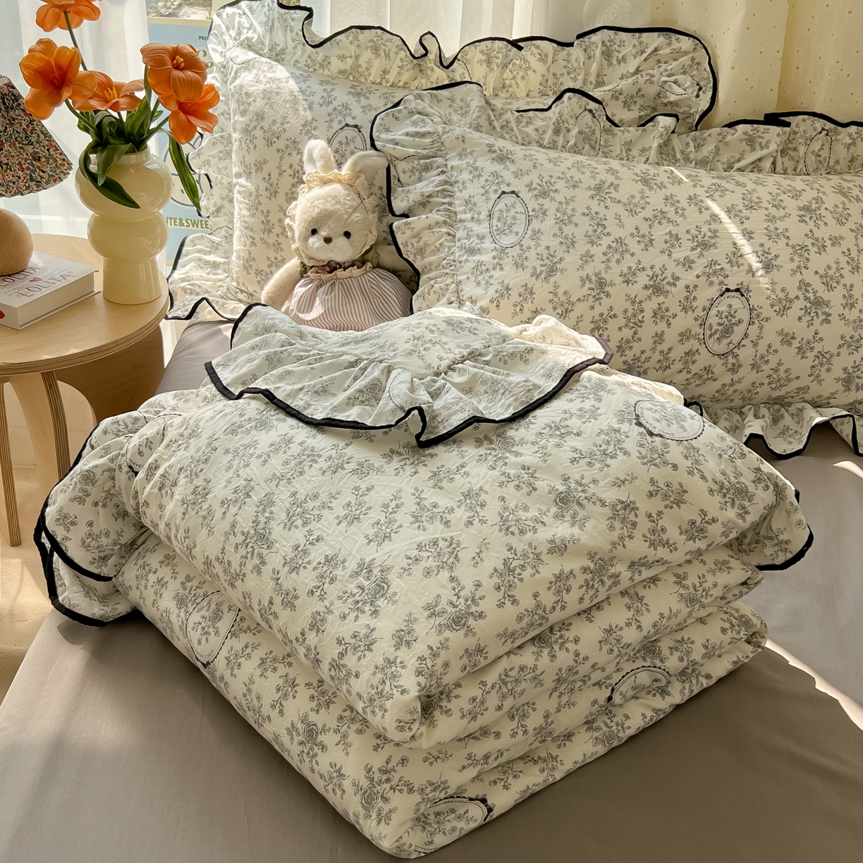 91家纺网 家纺一手货源 找家纺 （总）韩巢家纺 2025新款水洗棉大花边被套四件套直播热销款学生宿舍被罩床单三件套（提供卖家秀）